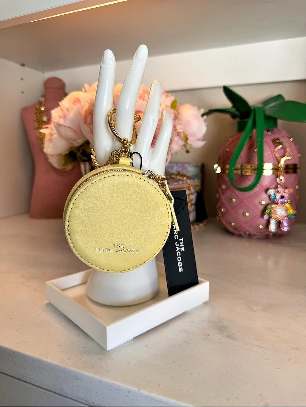 Gorgeous Marc Jacobs NWT pastel yellow Round Coin Pouch Mini Round Bag w chain - Picture 4 of 13